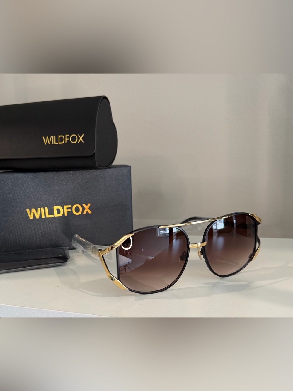 Wildfox Dynasty Oversized Aviator Black and Gold Sunglasses with Eyewear Case - Picture 5 of 15